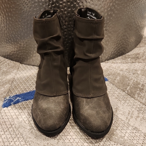 Easy Street Gray Ankle Boots - Picture 2 of 7